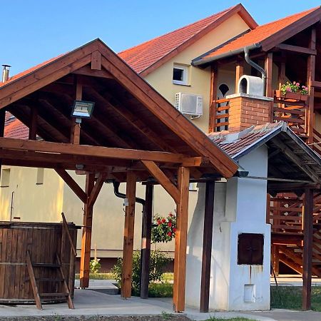 Venusz Ueduelocentrum Tiszacsege Exterior photo